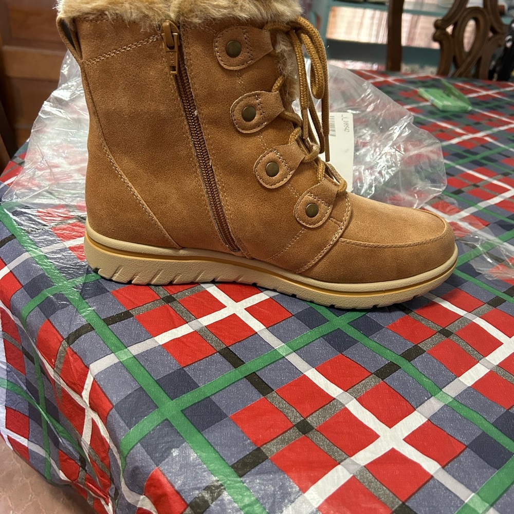 One left boot, thought I was getting 2